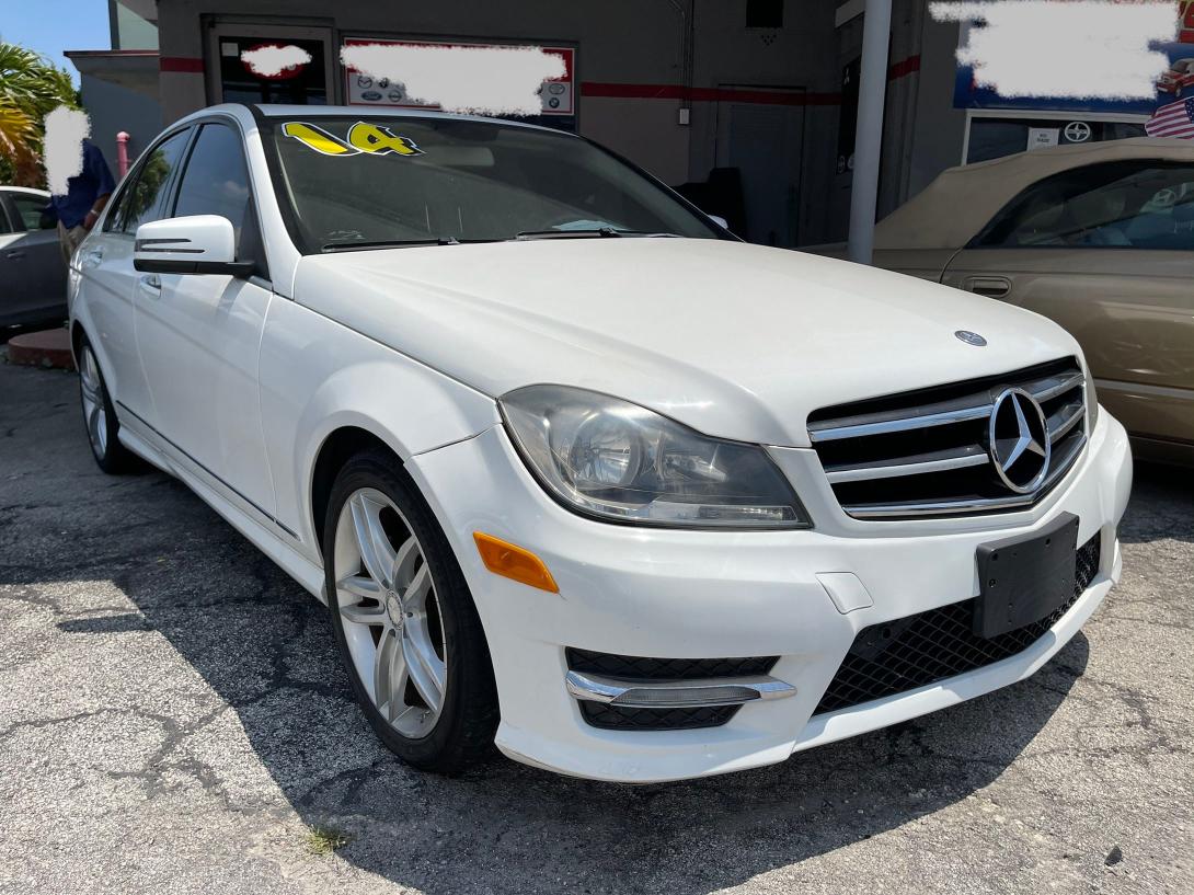 2013 MERCEDES-BENZ C 250 WDDGF4HB3DG086241