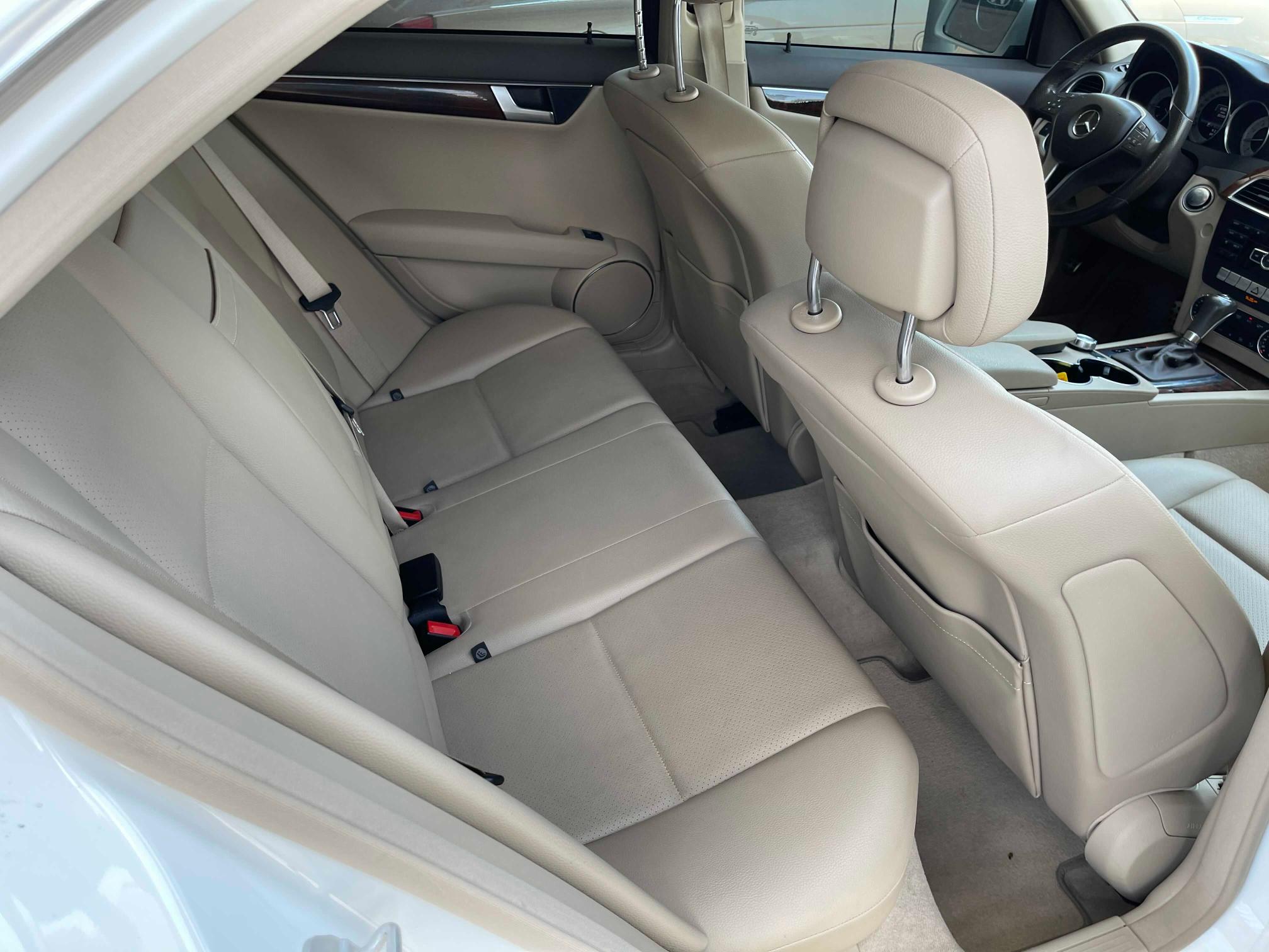 2013 MERCEDES-BENZ C 250 WDDGF4HB3DG086241