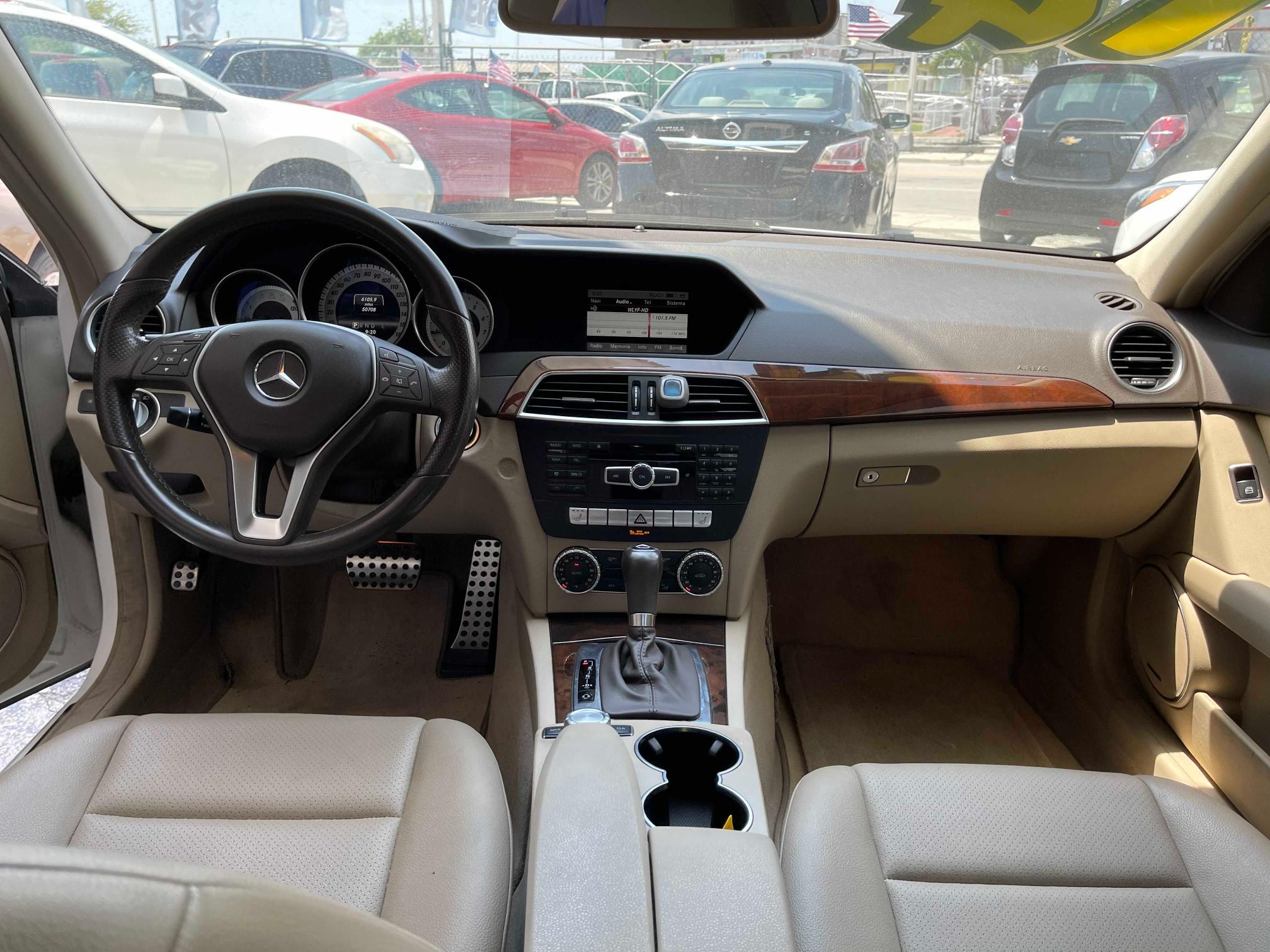 2013 MERCEDES-BENZ C 250 WDDGF4HB3DG086241