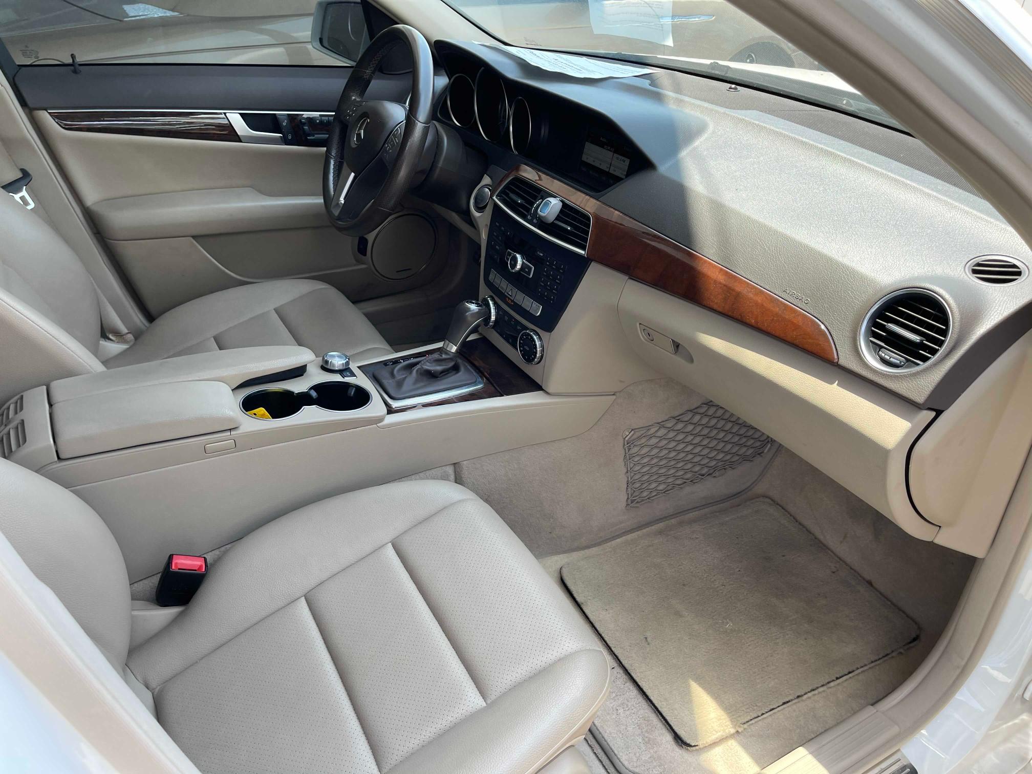 2013 MERCEDES-BENZ C 250 WDDGF4HB3DG086241