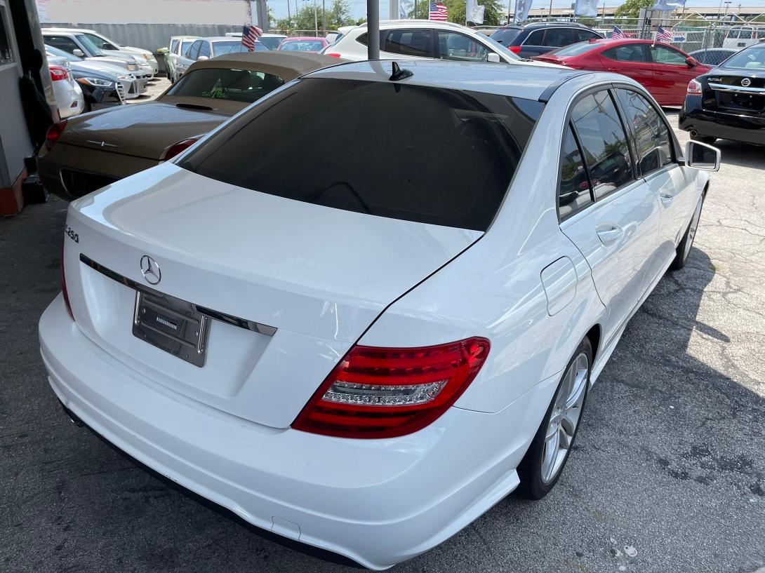 2013 MERCEDES-BENZ C 250 WDDGF4HB3DG086241