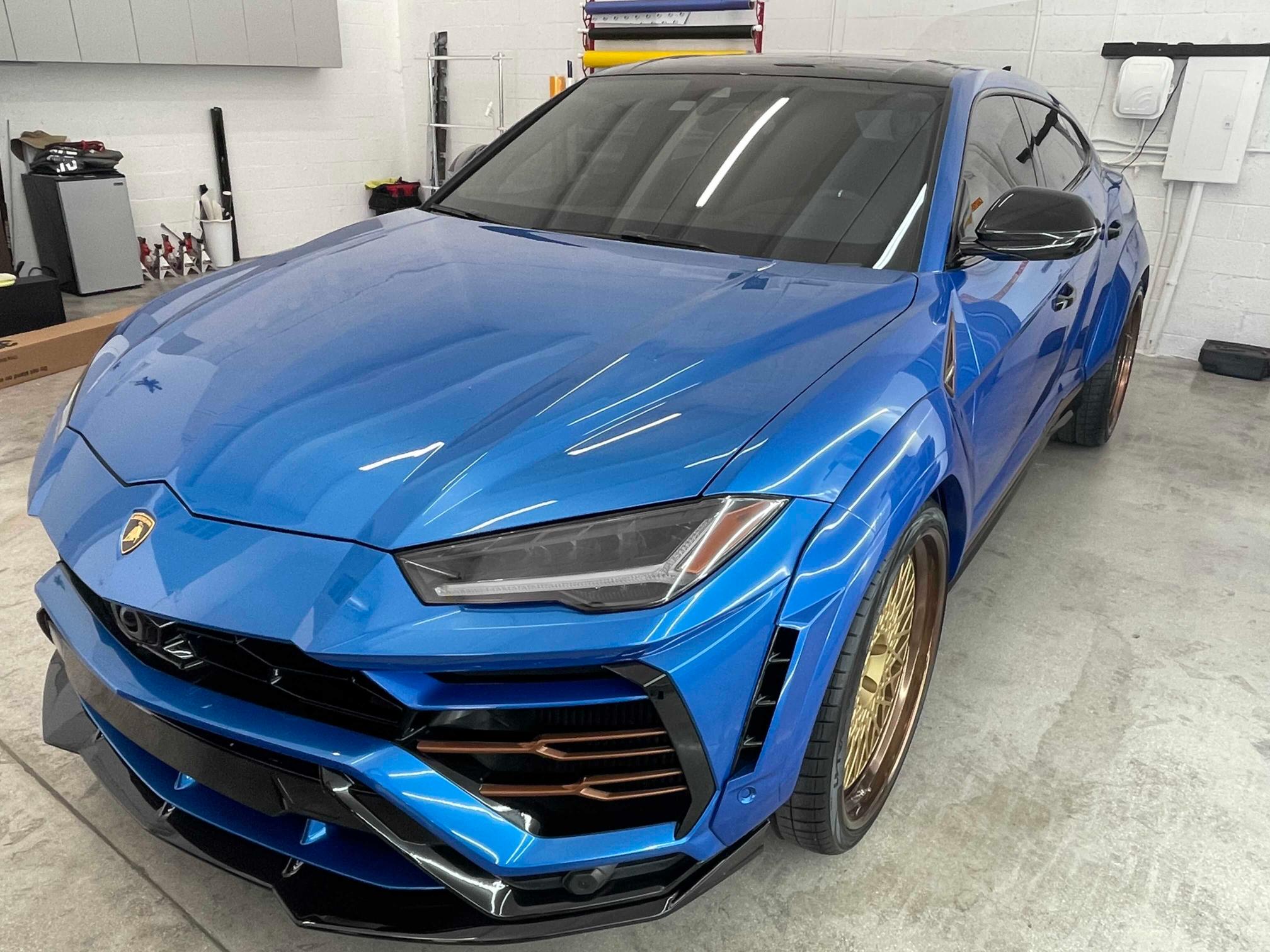 VIN ZPBUA1ZL3KLA03549 2019 Lamborghini Urus no.2