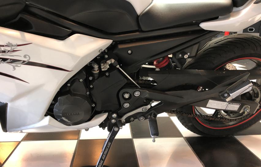 2009 YAMAHA FZ6 R JYARJ18Y19A000550