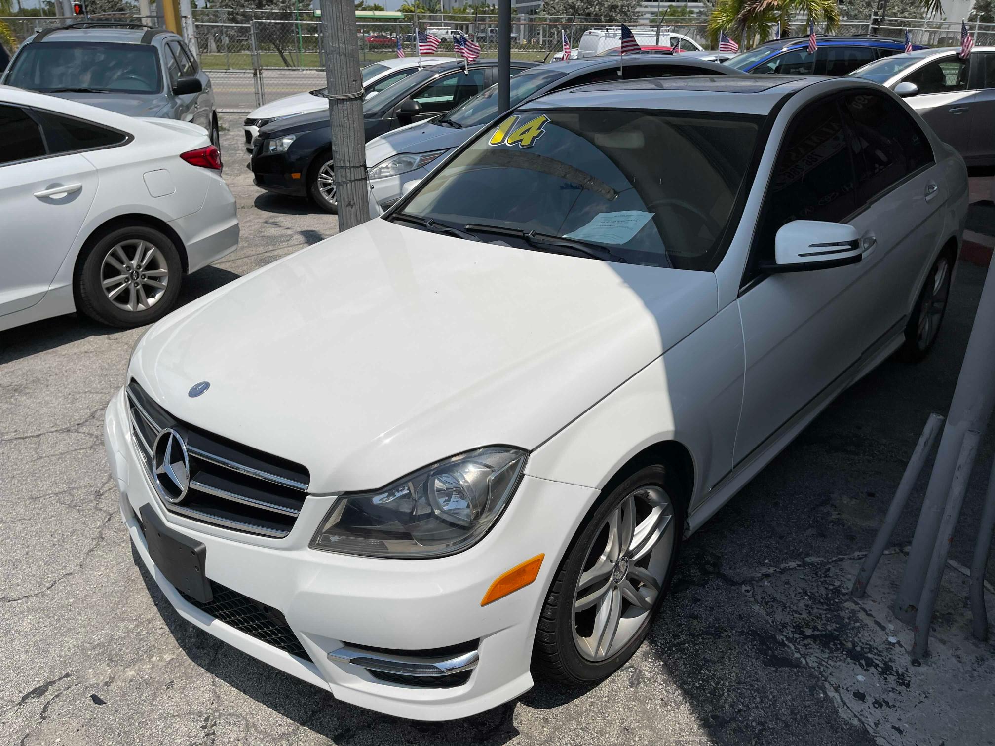 2013 MERCEDES-BENZ C 250 WDDGF4HB3DG086241
