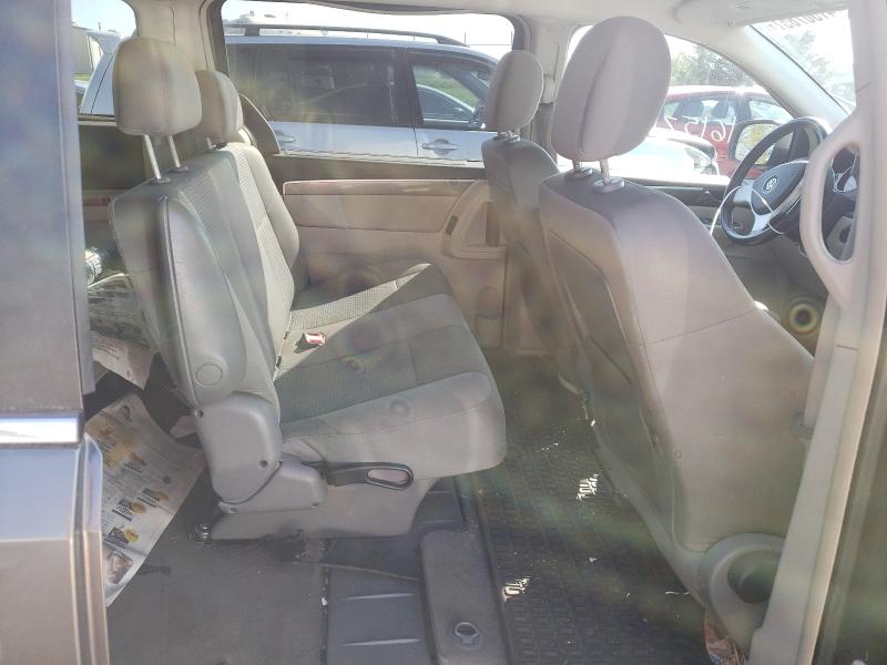 2010 VOLKSWAGEN ROUTAN S 2V4RW4D13AR237210