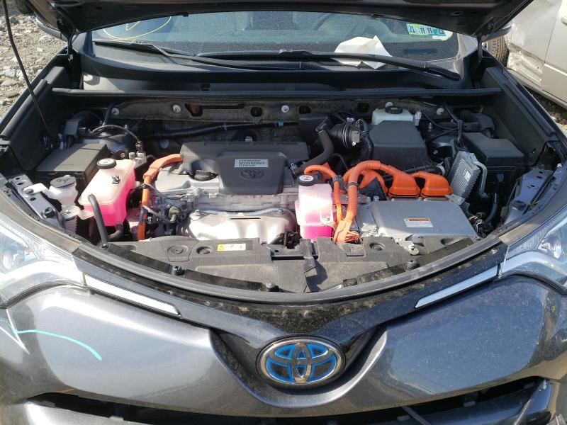 2018 TOYOTA RAV4 HV LE JTMRJREVXJD215425