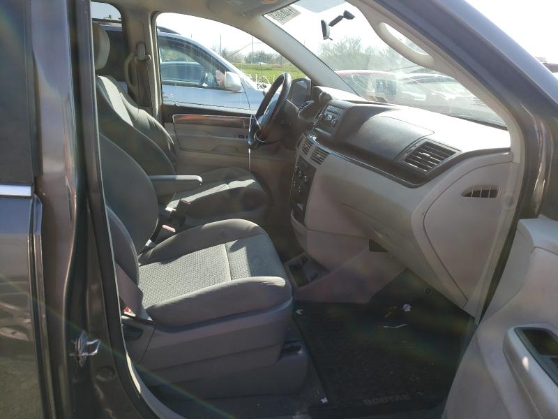 2010 VOLKSWAGEN ROUTAN S 2V4RW4D13AR237210
