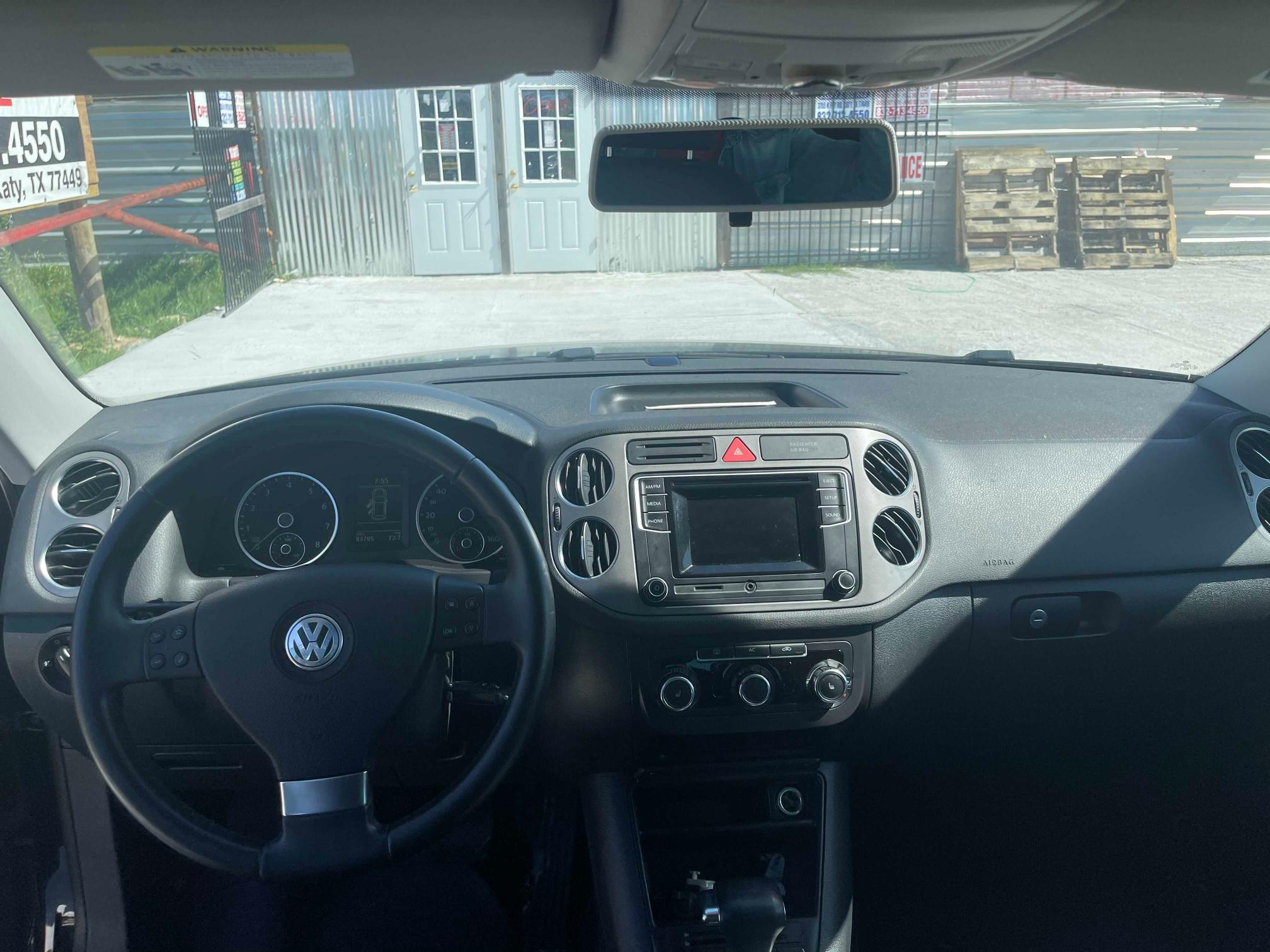 2010 VOLKSWAGEN TIGUAN S WVGAV7AX1AW520051