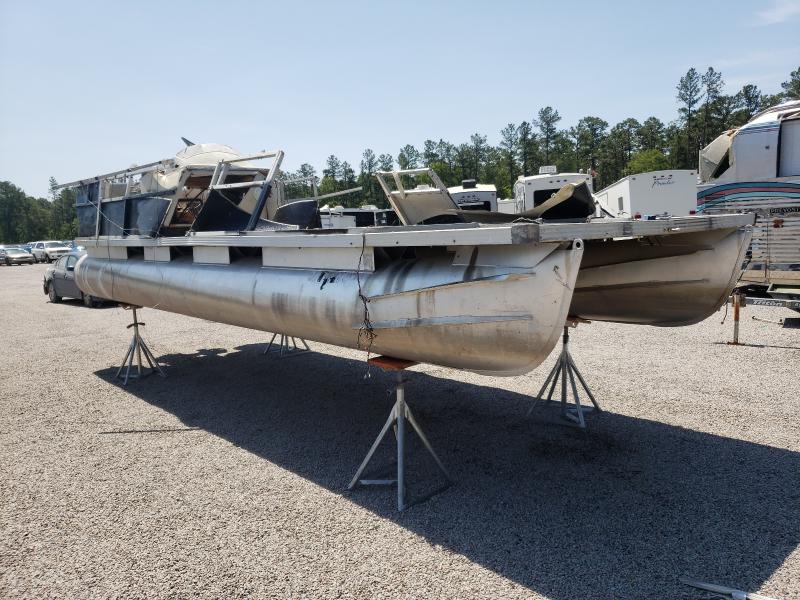 Salvage cars for sale from Copart Harleyville, SC: 1998 Crestliner Boat