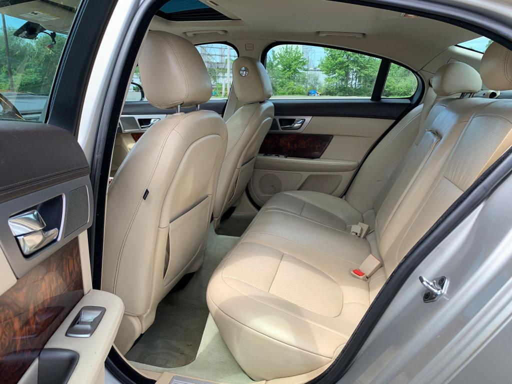 2010 JAGUAR XF PREMIUM SAJWA0GB8ALR58304