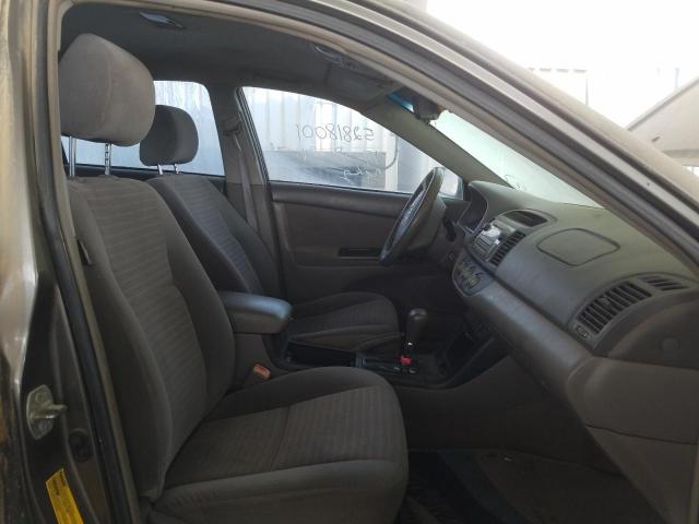 VIN: 4T1BE30K15U622602 Auction: COPART UAE Lot: 52818001 Location: USED VEHICLE AUCTION - DUBAI VIN: 4T1BE30K15U622602 TOYOTA CAMRY 2005 GRAY Photo 5