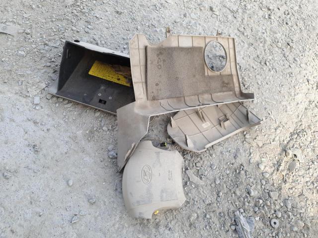 VIN: KMHNM81C75U162365 Auction: COPART UAE Lot: 53576251 Location: DUBAI INDUSTRIAL CITY - DUBAI KMHNM81C75U162365 HYUNDAI TERRACAN 2005 WHITE Photo 13