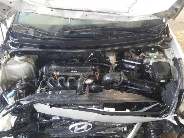 VIN: KMHCT41D6FU828810 Auction: COPART UAE Lot: 56930111 Location: DUBAI INDUSTRIAL CITY - DUBAI VIN: KMHCT41D6FU828810 HYUNDAI ACCENT 2015 SILVER Photo 7