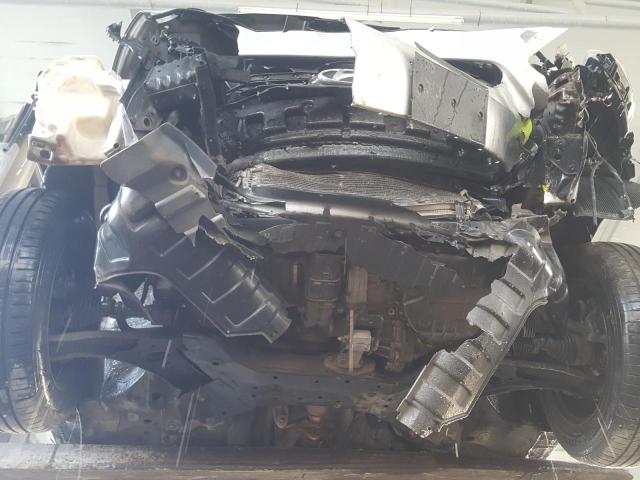 VIN: KMHCT41D6FU828810 Auction: COPART UAE Lot: 56930111 Location: DUBAI INDUSTRIAL CITY - DUBAI VIN: KMHCT41D6FU828810 HYUNDAI ACCENT 2015 SILVER Photo 10
