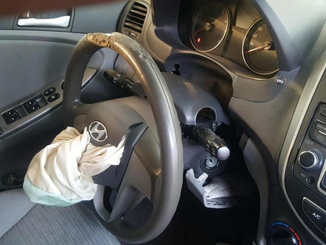 VIN: KMHCT41D6FU828810 Auction: COPART UAE Lot: 56930111 Location: DUBAI INDUSTRIAL CITY - DUBAI VIN: KMHCT41D6FU828810 HYUNDAI ACCENT 2015 SILVER Photo 15