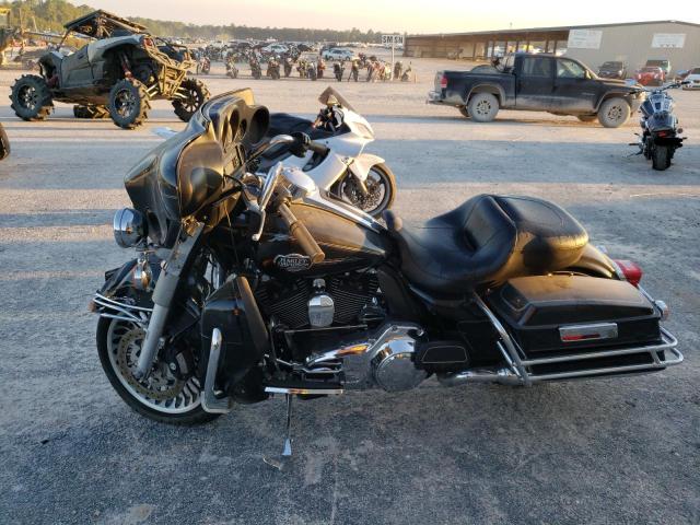2011 HARLEY-DAVIDSON FLHTCU 1HD1FC414BB668672