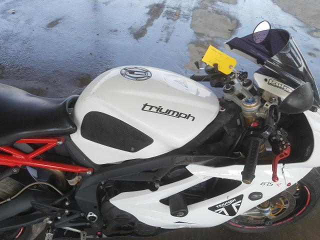 VIN: SMTTMD1166C522395 Auction: COPART UAE Lot: 59597331 Location: DUBAI INDUSTRIAL CITY - DUBAI VIN: SMTTMD1166C522395 TRIUMPH DAYTONA675 2012 WHITE Photo 9