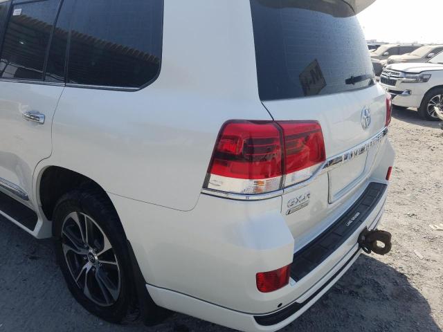 VIN: JTMHX01J6L4197808 Auction: COPART UAE Lot: 58878301 Location: DUBAI INDUSTRIAL CITY - DUBAI VIN: JTMHX01J6L4197808 TOYOTA L-CRUISER 2020 WHITE Photo 10