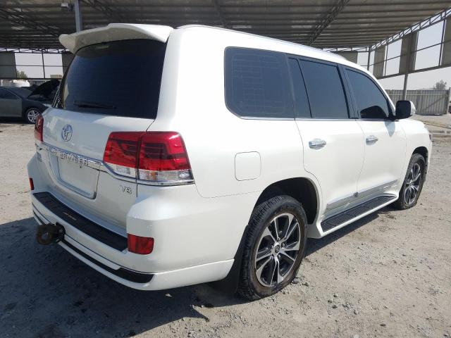 VIN: JTMHX01J6L4197808 Auction: COPART UAE Lot: 58878301 Location: DUBAI INDUSTRIAL CITY - DUBAI VIN: JTMHX01J6L4197808 TOYOTA L-CRUISER 2020 WHITE Photo 4
