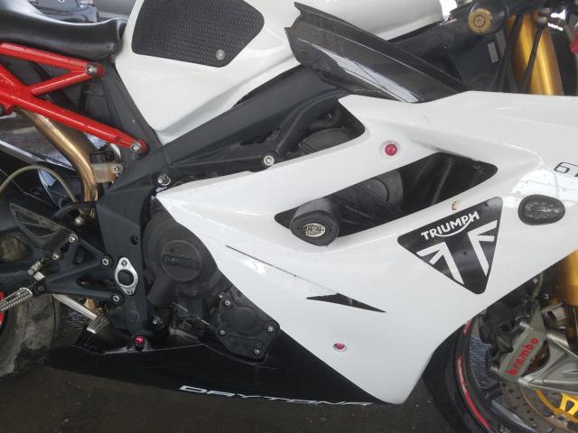 VIN: SMTTMD1166C522395 Auction: COPART UAE Lot: 59597331 Location: DUBAI INDUSTRIAL CITY - DUBAI VIN: SMTTMD1166C522395 TRIUMPH DAYTONA675 2012 WHITE Photo 6
