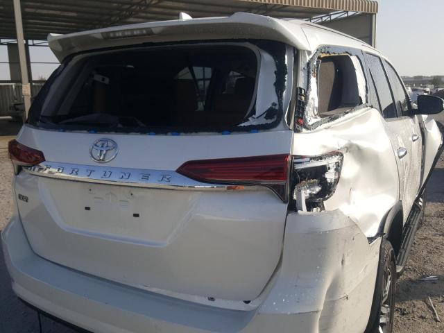 VIN: MR1DX8FS5H0009287 Auction: COPART UAE Lot: 60129221 Location: DUBAI INDUSTRIAL CITY - DUBAI VIN: MR1DX8FS5H0009287 TOYOTA FORTUNER 2017 WHITE Photo 18