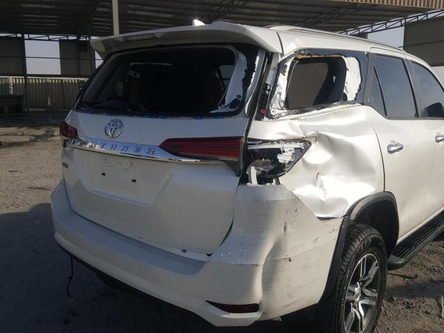 VIN: MR1DX8FS5H0009287 Auction: COPART UAE Lot: 60129221 Location: DUBAI INDUSTRIAL CITY - DUBAI VIN: MR1DX8FS5H0009287 TOYOTA FORTUNER 2017 WHITE Photo 10