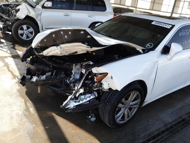 VIN: JTHBK1GG0D2003484 Auction: COPART UAE Lot: 60663241 Location: DUBAI INDUSTRIAL CITY - DUBAI VIN: JTHBK1GG0D2003484 LEXUS ES 2013 WHITE Photo 9