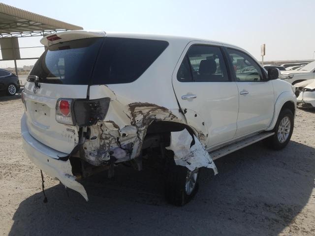 VIN: MHFYX59G2D8048476 Auction: COPART UAE Lot: 61694421 Location: DUBAI INDUSTRIAL CITY - DUBAI MHFYX59G2D8048476 TOYOTA FORTUNER 2013 WHITE Photo 4