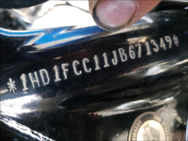 2018 HARLEY-DAVIDSON FLHTCU ULT 1HD1FCC11JB671349