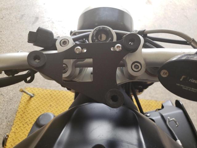 2011 TRIUMPH MOTORCYCLE SPEED TRIP SMTN01PK7BJ492897