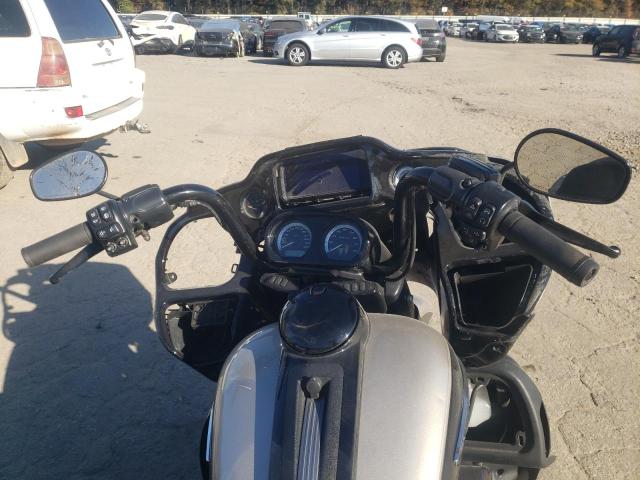 2020 HARLEY-DAVIDSON FLTRK 1HD1KZF1XLB621806