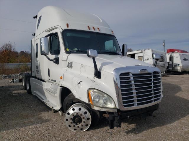 Salvage cars for sale from Copart Lawrenceburg, KY: 2015 Freightliner Cascadia 1