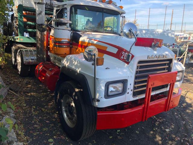 Salvage cars for sale from Copart Brookhaven, NY: 2001 Mack 600 RD600