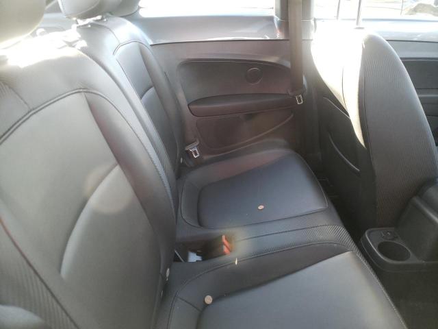 2018 VOLKSWAGEN BEETLE SE 3VWJD7AT6JM700837