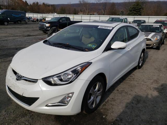 Sedans HYUNDAI ELANTRA 2016 Biały