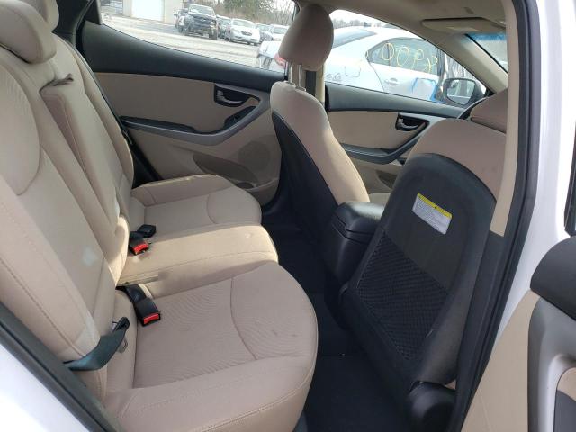 Sedans HYUNDAI ELANTRA 2016 Biały