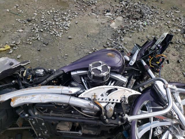 2011 HARLEY-DAVIDSON FLHX 1HD1KBM15BB637095