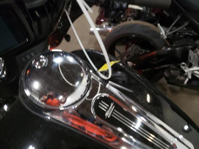 2019 HARLEY-DAVIDSON FLHX 1HD1KBC16KB667692
