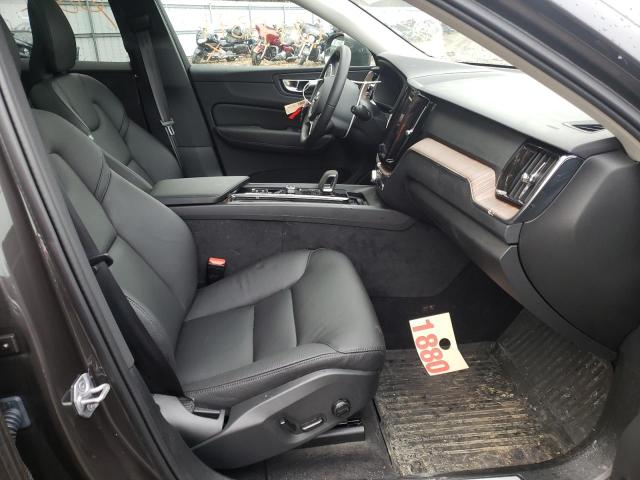 2022 VOLVO XC60 B5 MO YV4L12RK8N1924548