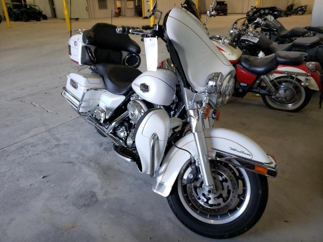 Salvage motorcycles for sale at Lawrenceburg, KY auction: 2008 Harley-Davidson Flhtcui
