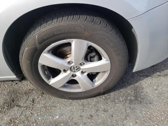 2010 VOLKSWAGEN ROUTAN SE 2V4RW3D17AR424086
