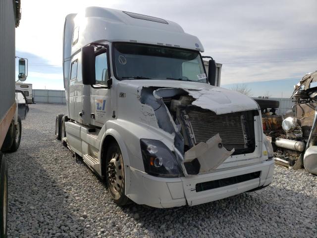 Salvage cars for sale from Copart Greenwood, NE: 2017 Volvo VN VNL