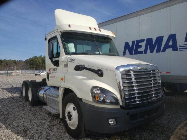 Vehiculos salvage en venta de Copart Memphis, TN: 2014 Freightliner Cascadia 1