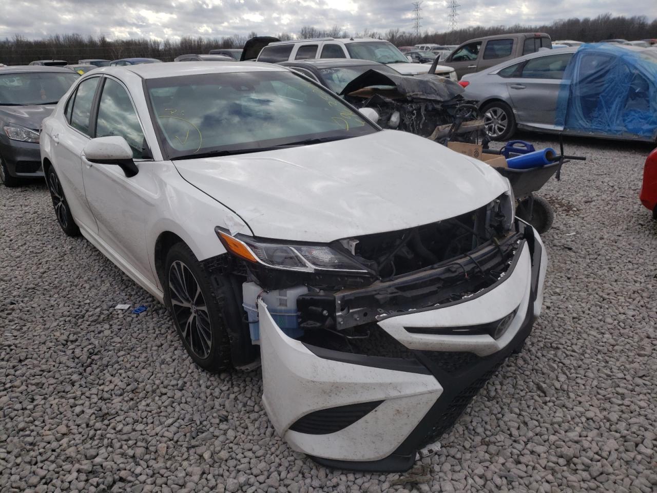 4T1B11HK1JU066077 2018 Toyota Camry L