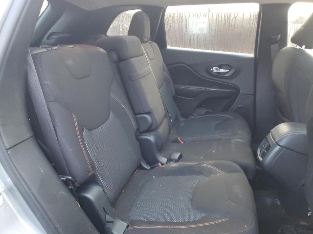 1C4PJLCB8GW247459 Jeep Cherokee Latitude
