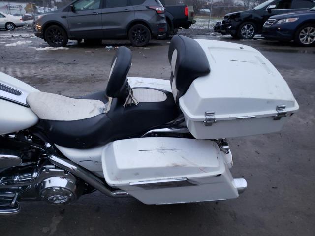 2008 HARLEY-DAVIDSON FLHX 1HD1KB4158Y612350