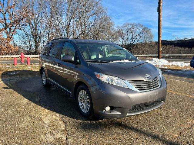 Toyota Sienna XLE 2014