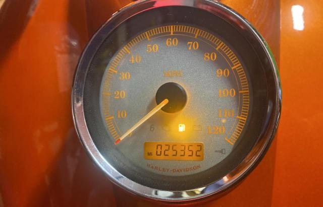 2011 HARLEY-DAVIDSON FLTRX 1HD1KHM10BB676115