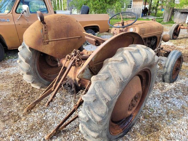 1952 FORD TRACTOR - Right Rear View
