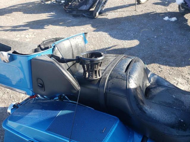 2011 HARLEY-DAVIDSON FLHTCU 1HD1FC417BB635651
